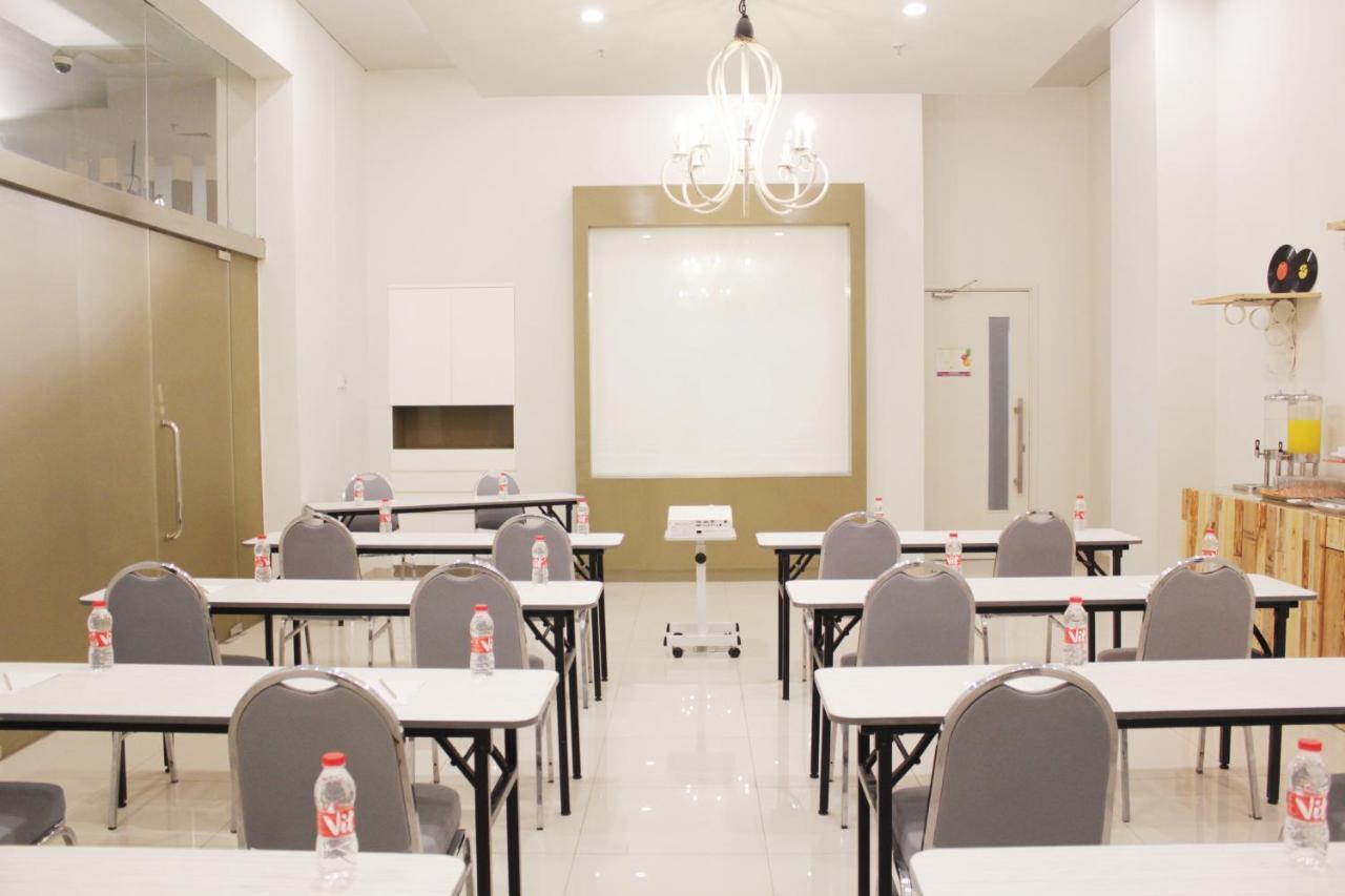 Pop! Hotel Kelapa Gading Jakarta Buitenkant foto