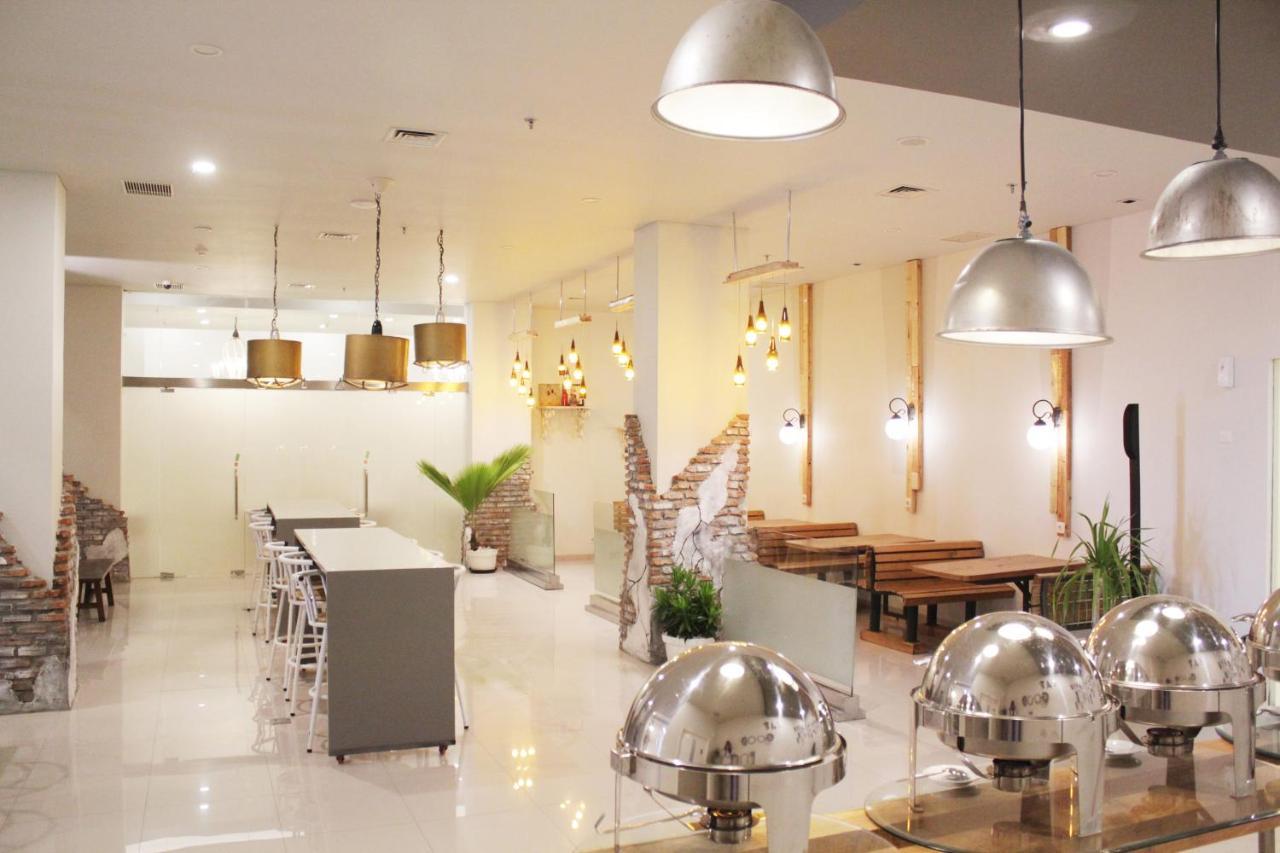 Pop! Hotel Kelapa Gading Jakarta Buitenkant foto