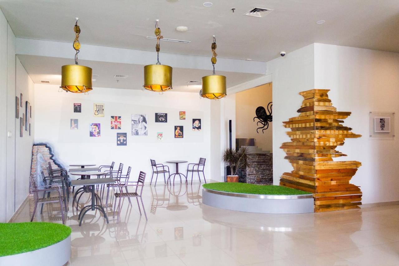 Pop! Hotel Kelapa Gading Jakarta Buitenkant foto