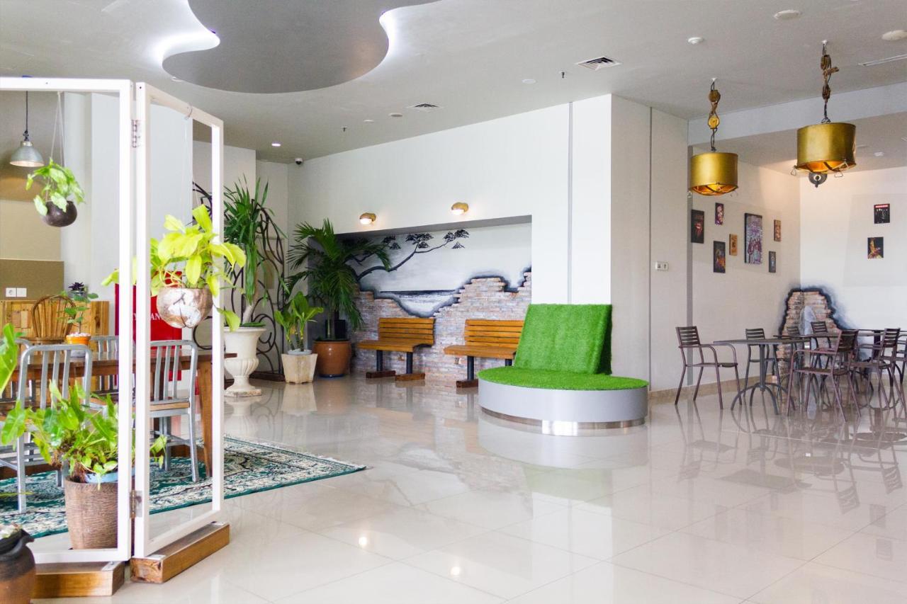 Pop! Hotel Kelapa Gading Jakarta Buitenkant foto