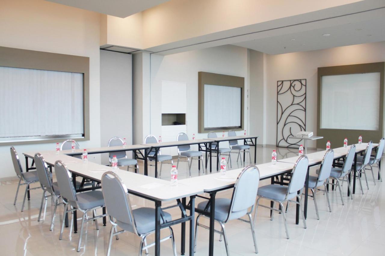 Pop! Hotel Kelapa Gading Jakarta Buitenkant foto