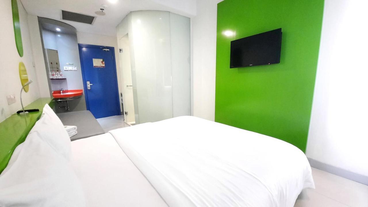 Pop! Hotel Kelapa Gading Jakarta Buitenkant foto