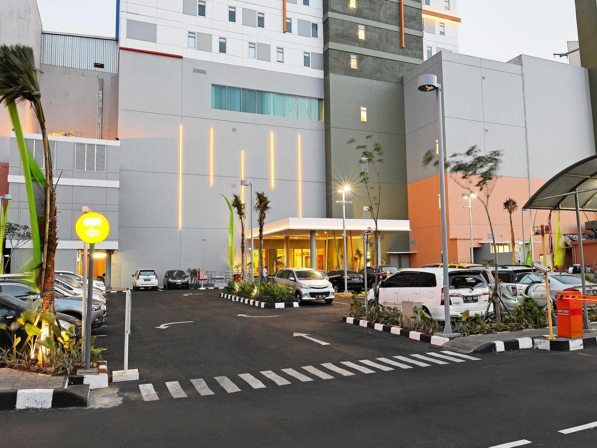 Pop! Hotel Kelapa Gading Jakarta Buitenkant foto