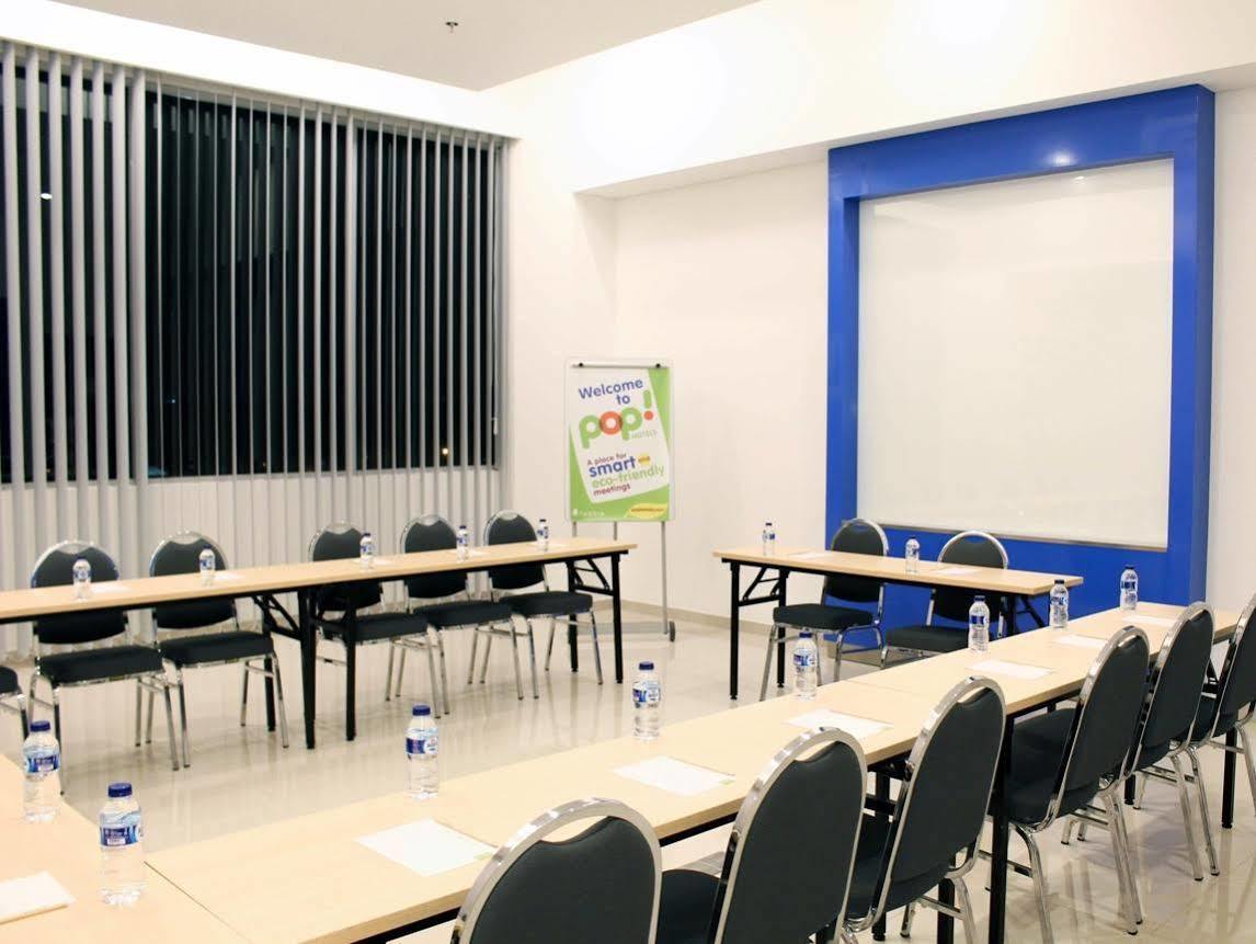 Pop! Hotel Kelapa Gading Jakarta Buitenkant foto